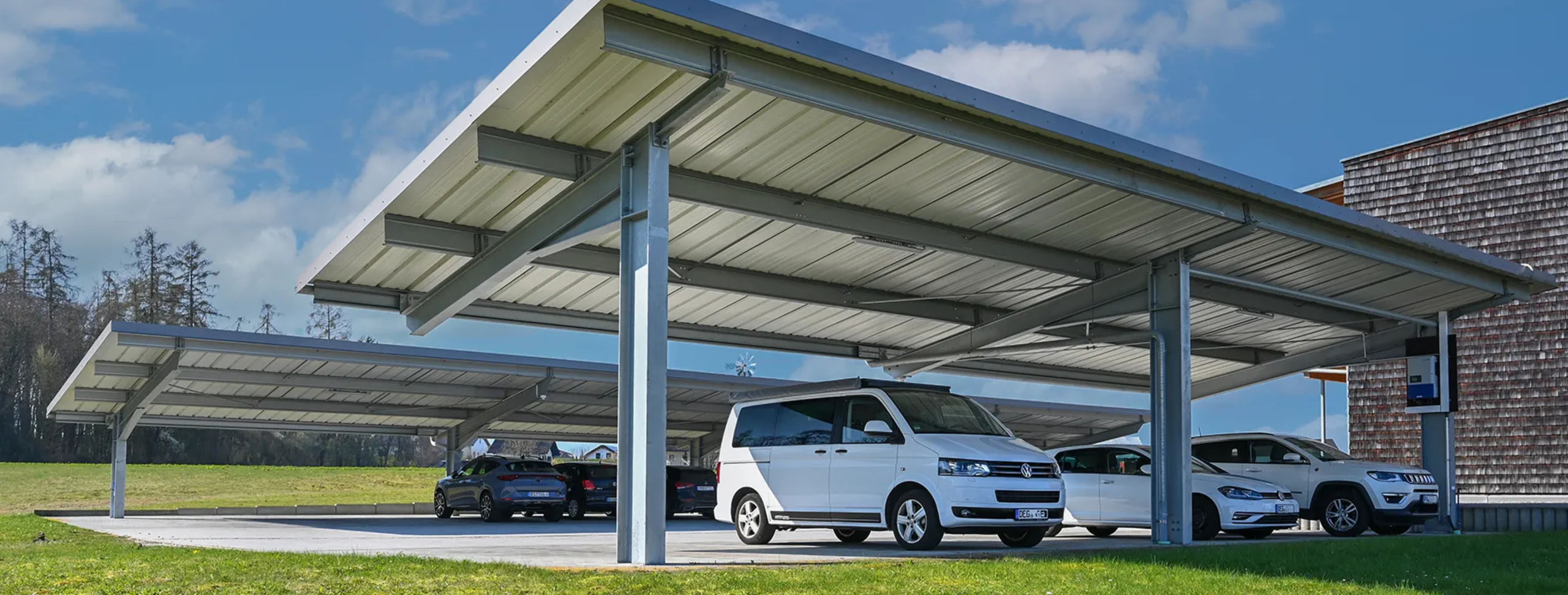 Parkplatzüberdachung