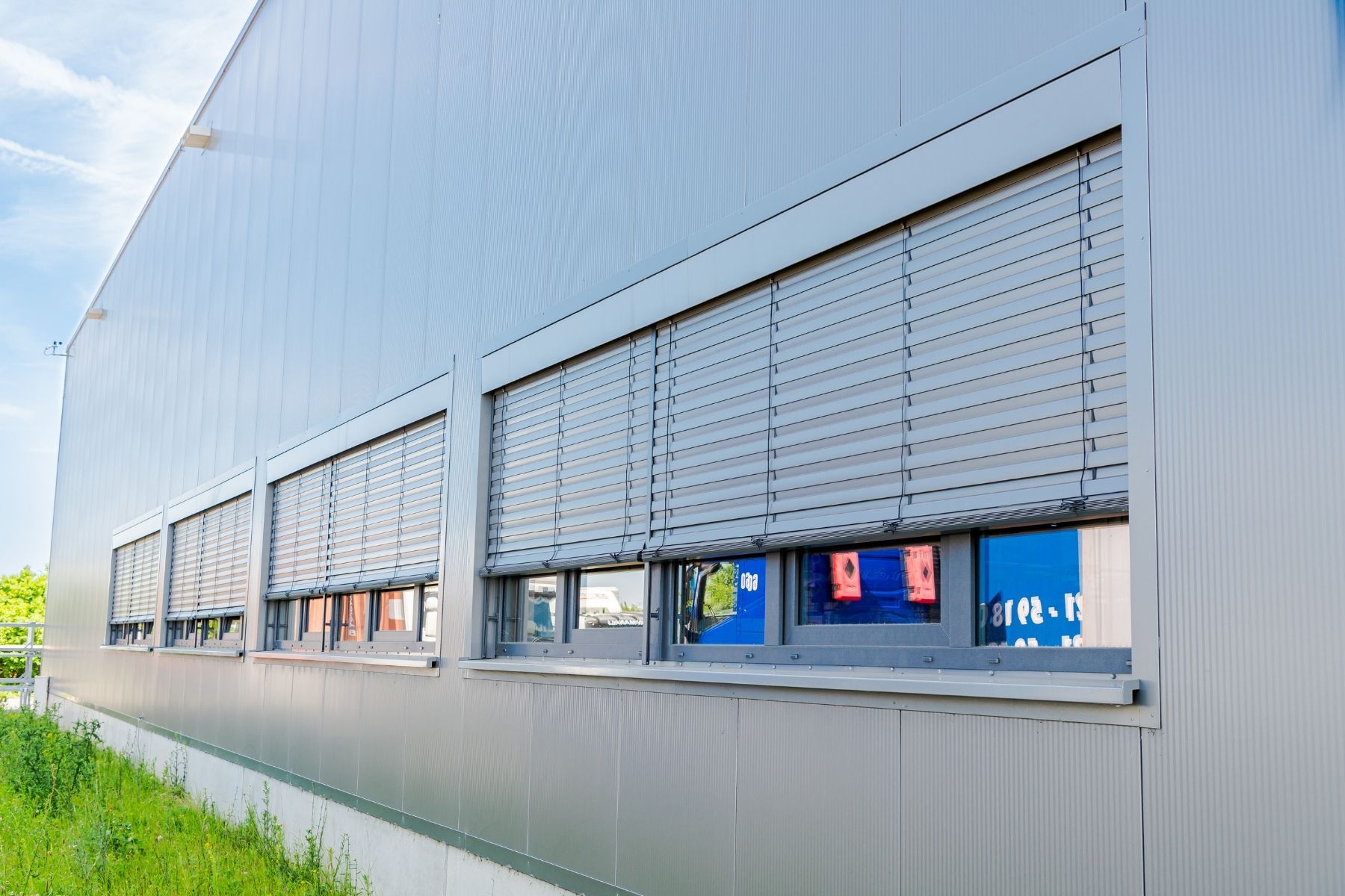 graue Wandverkleidung