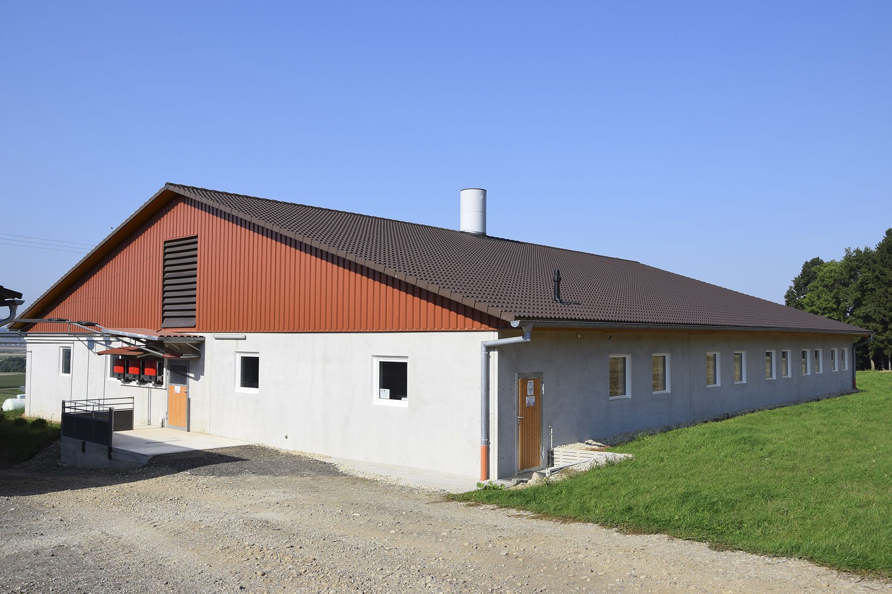 Schweinestall mit Betonfertigteilen