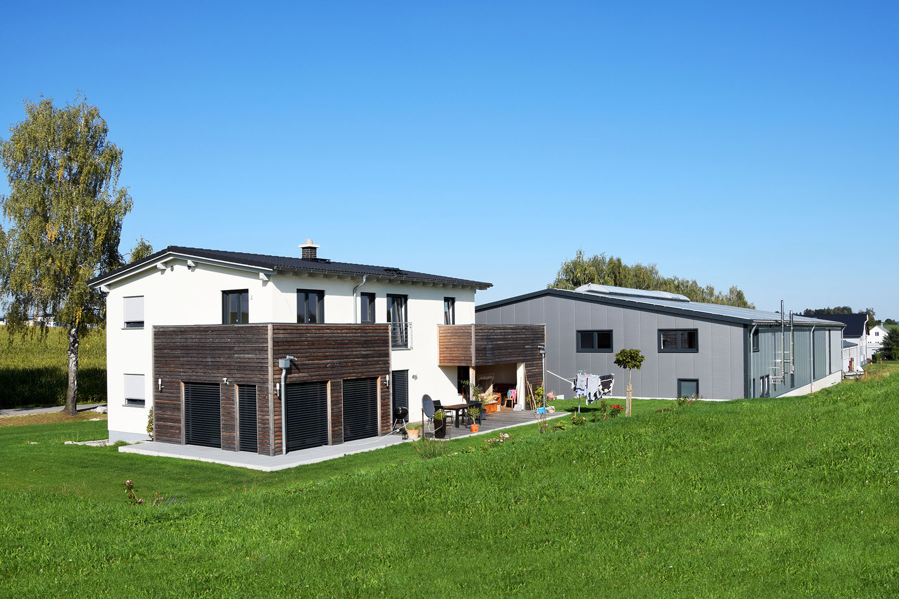 Werkstatt mit Wohnhaus