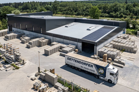 Produktionshalle mit Büro