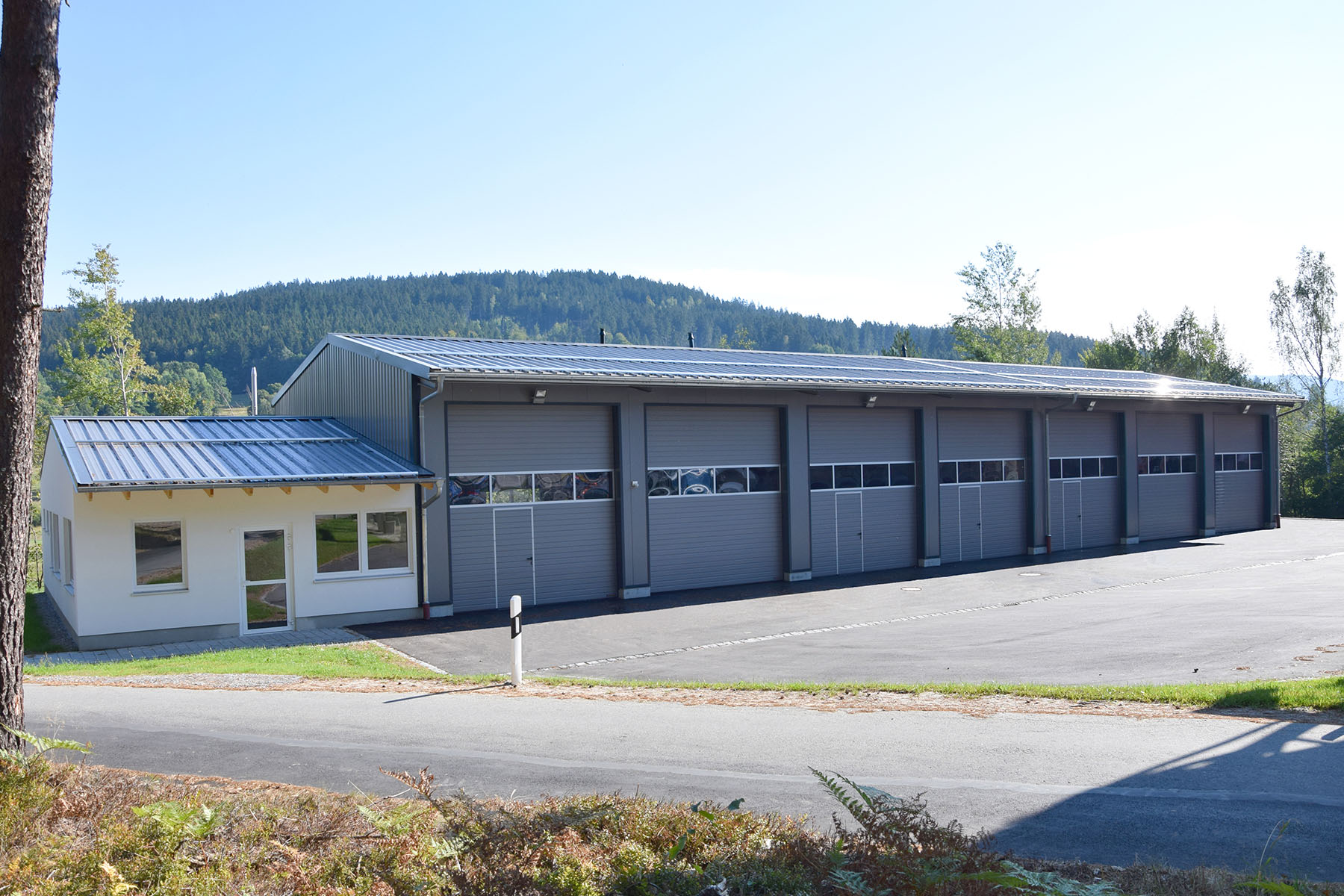 Fahrzeughalle