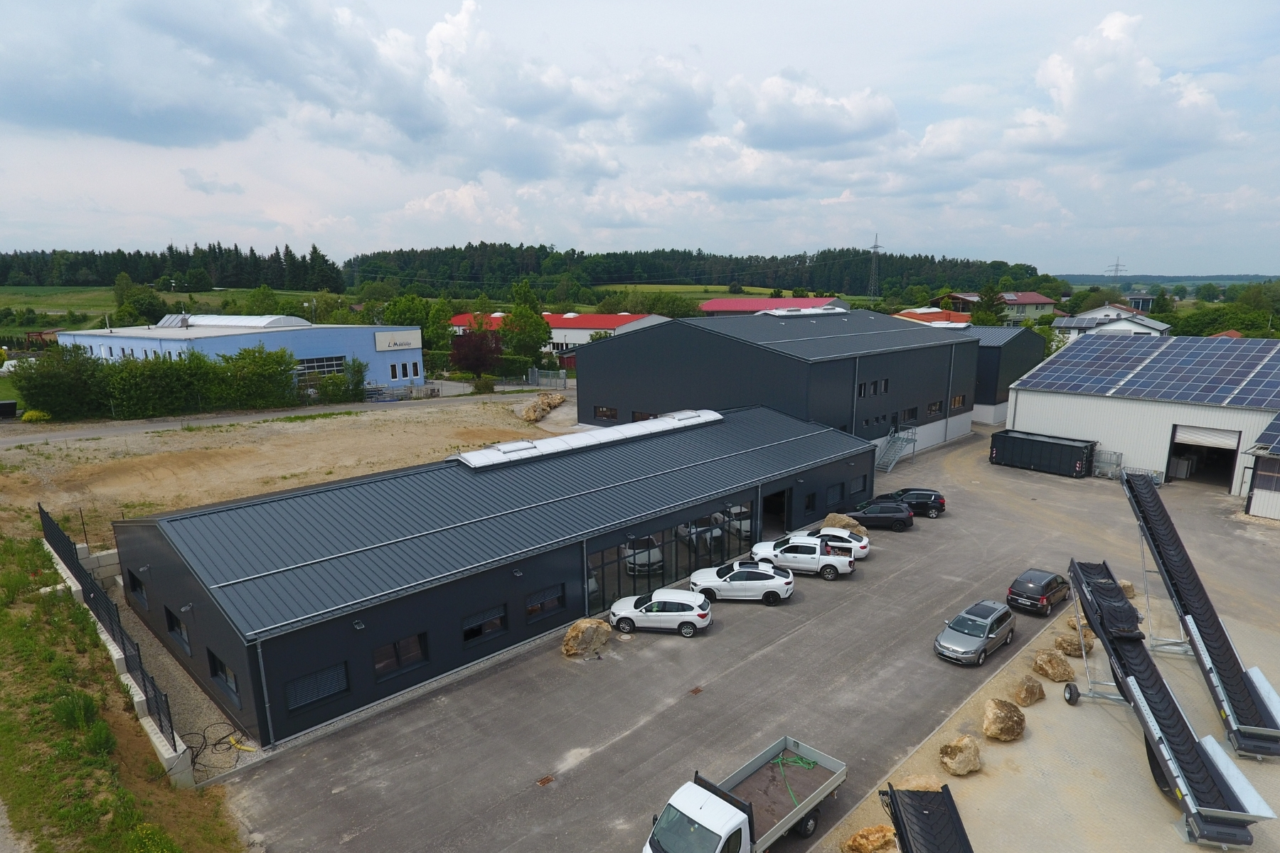 Produktionshalle mit Büro