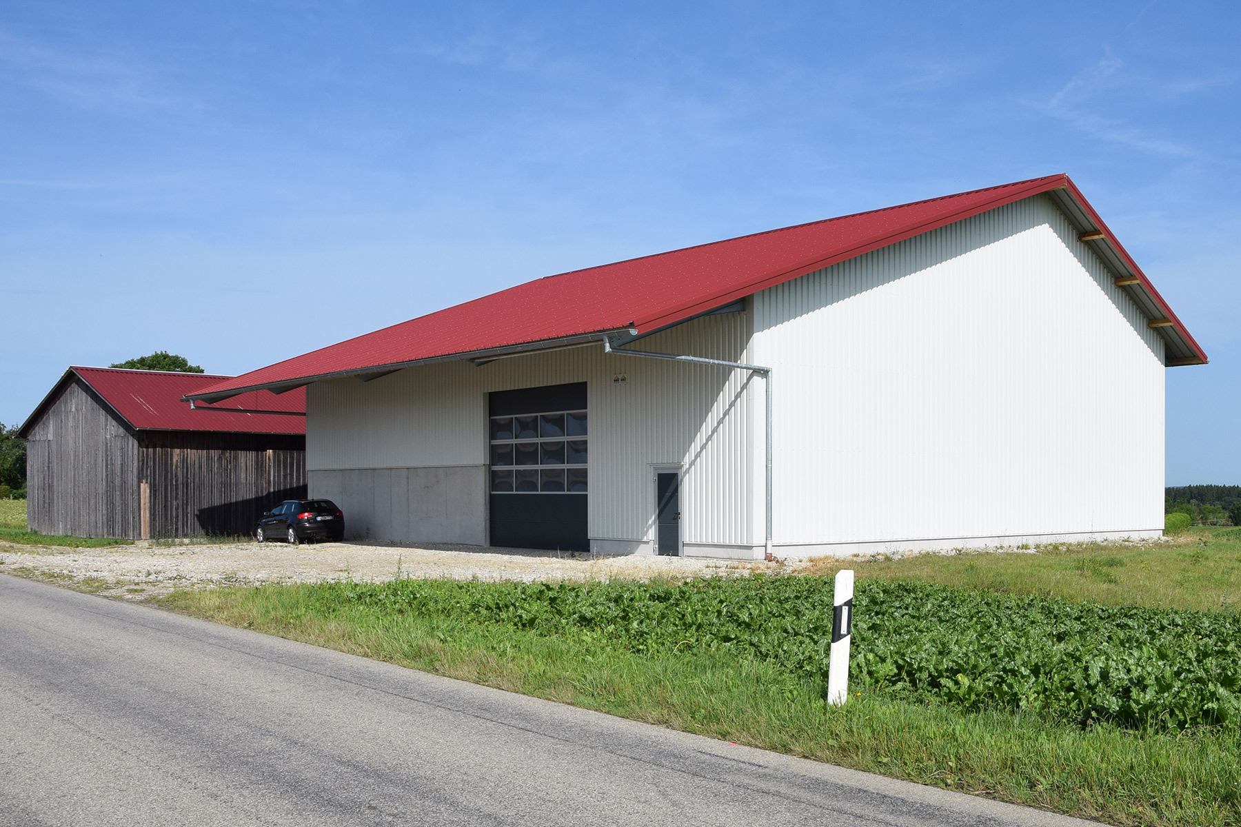Maschinenhalle mit Trapezblechverkleidung