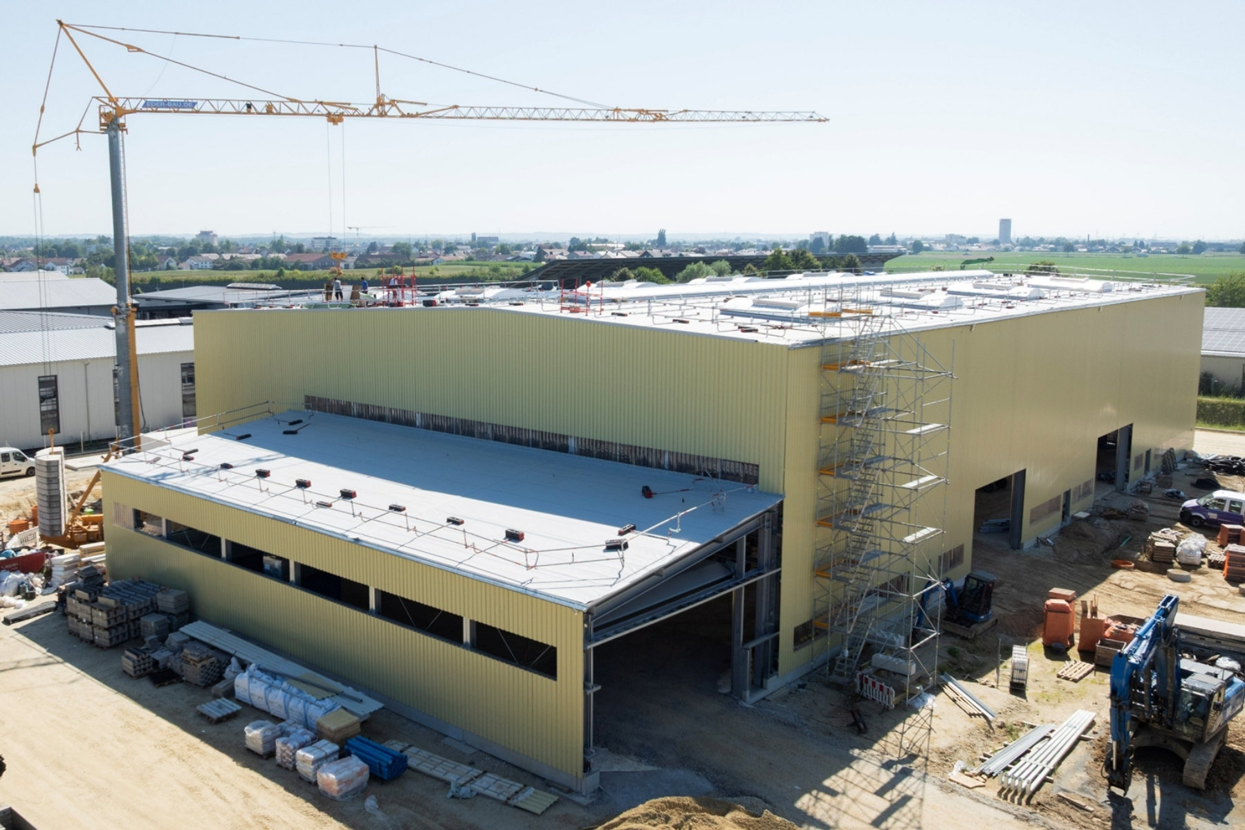 Produktionshalle mit Büro