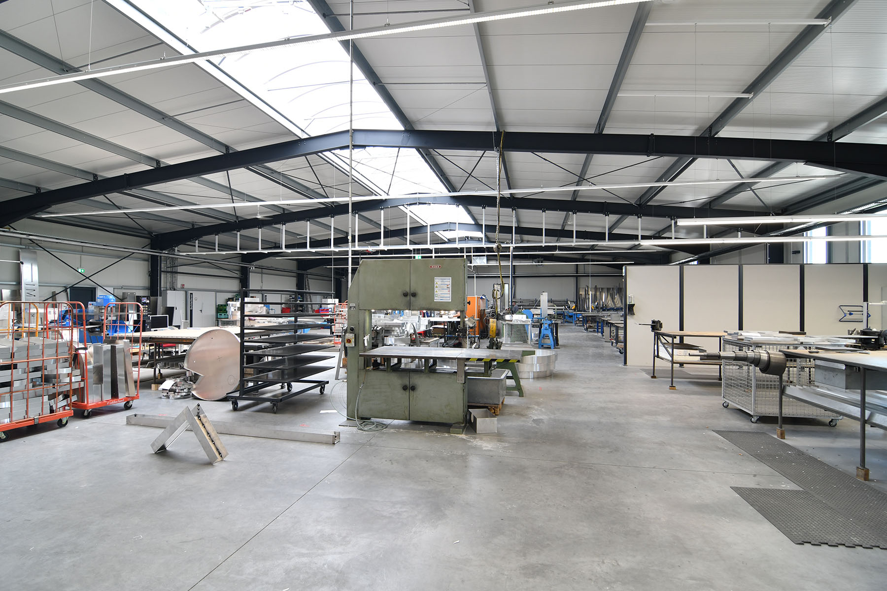 Lagerhalle mit Buero