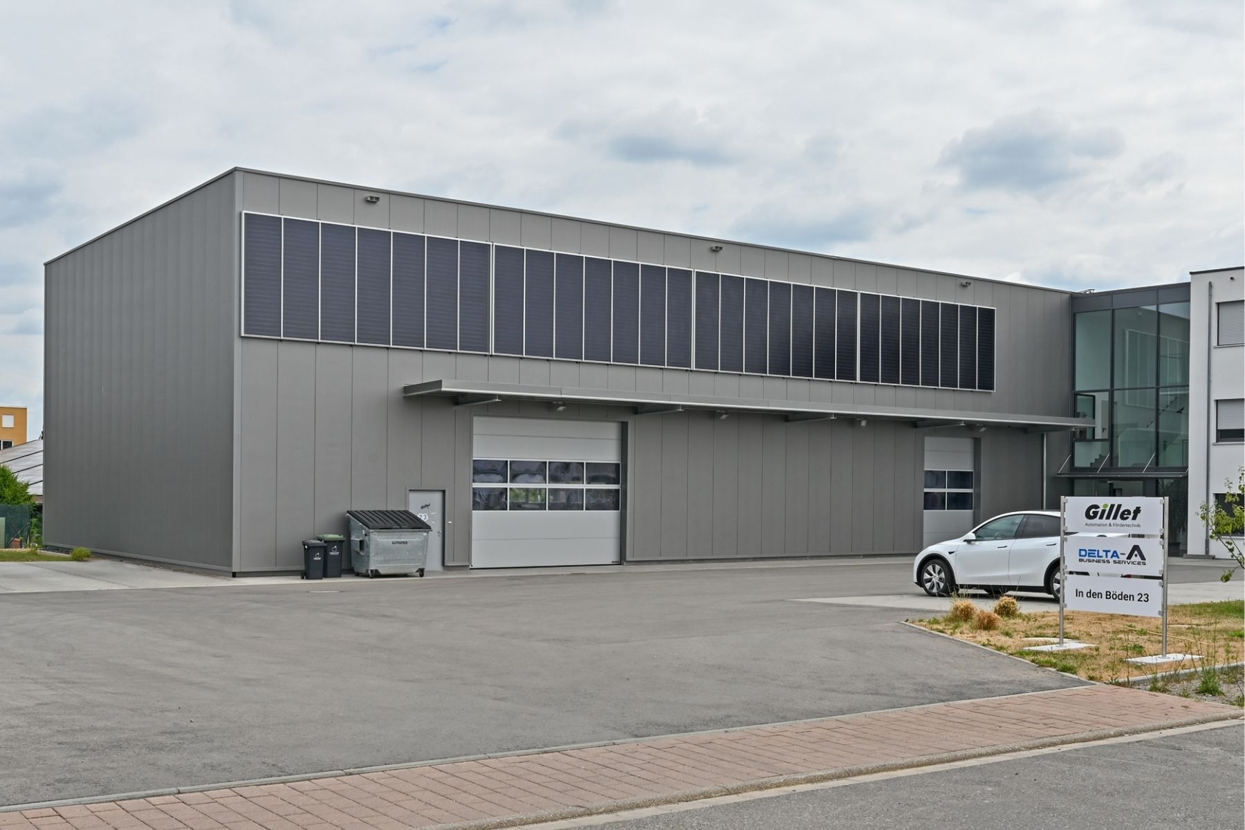 Produktionshalle mit Büro