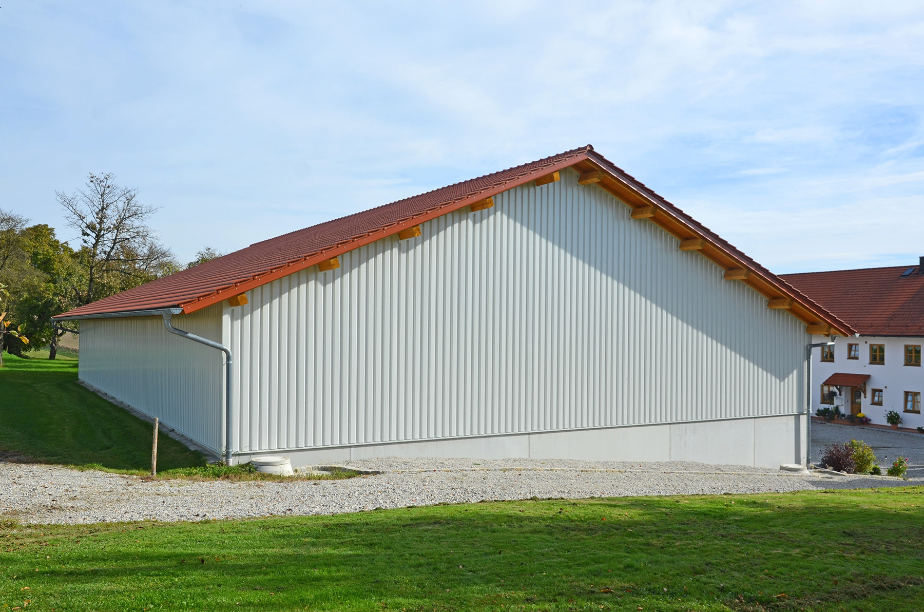 Maschinenhalle mit Trapezblechverkleidung