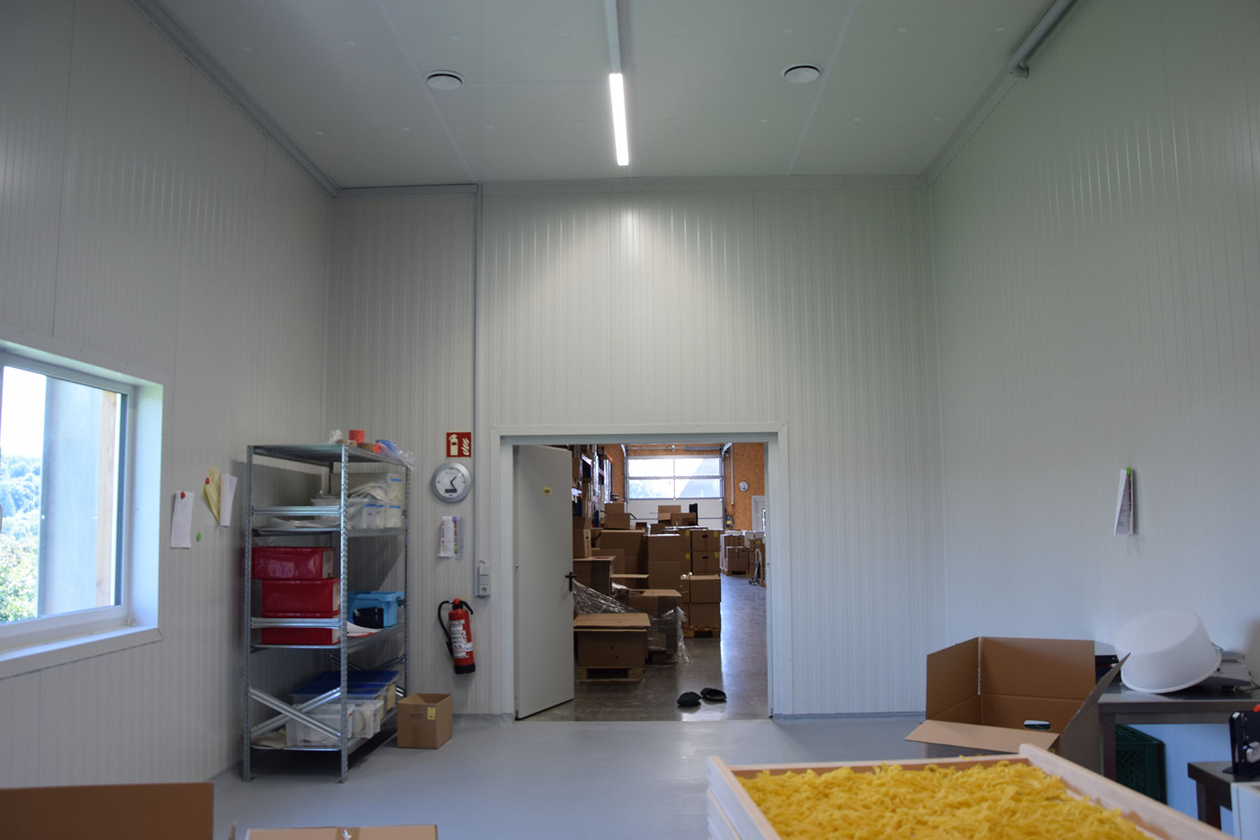 Produktionshalle mit Verkauf