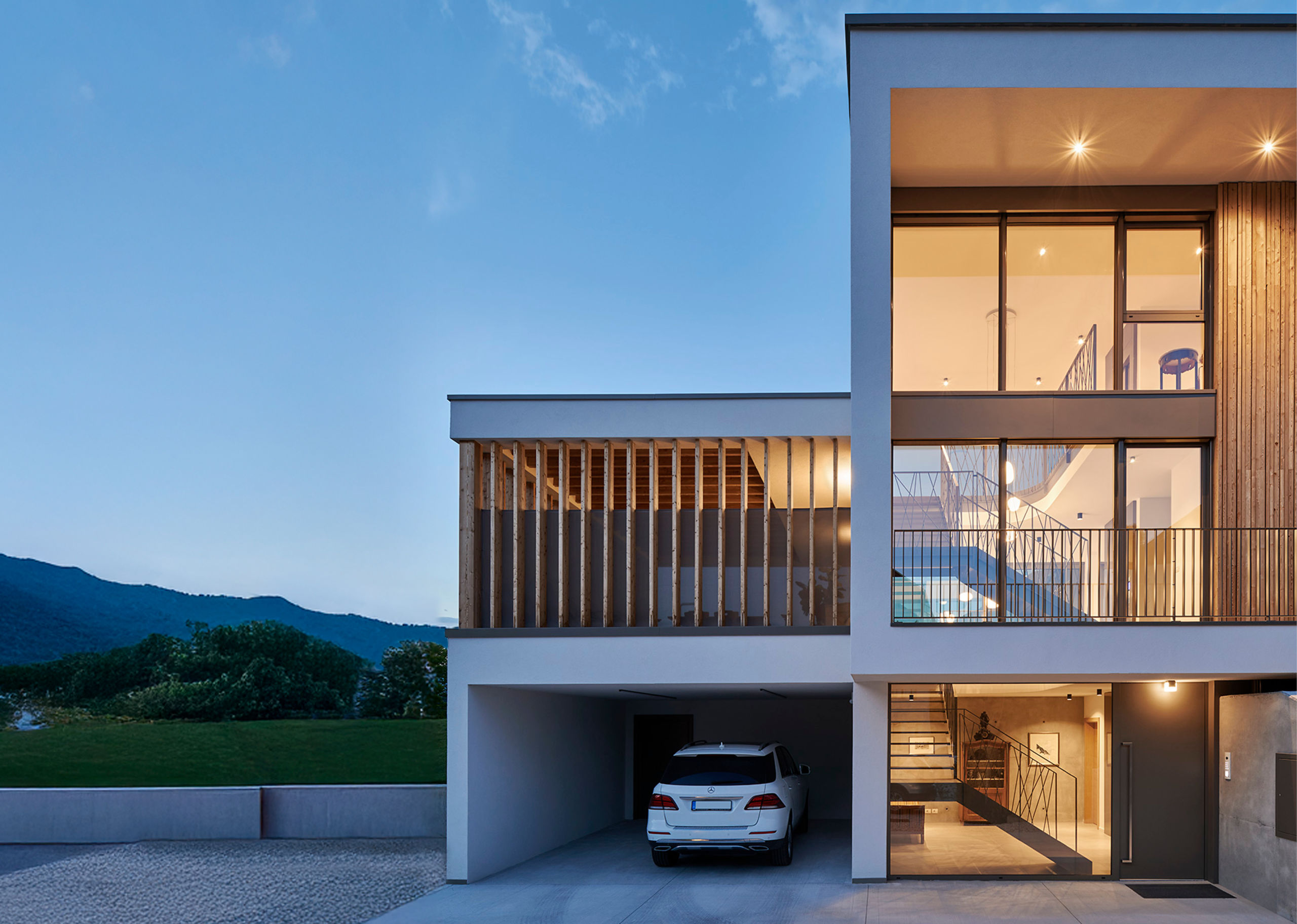 Nachtstimmung, Wohngebäude mit Lichtern