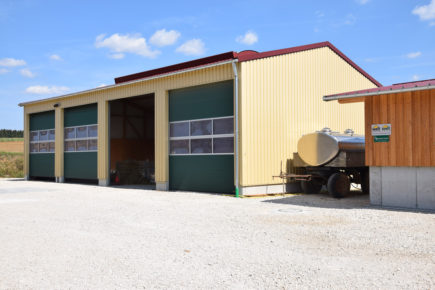 Bergehalle mit Holzverkleidung