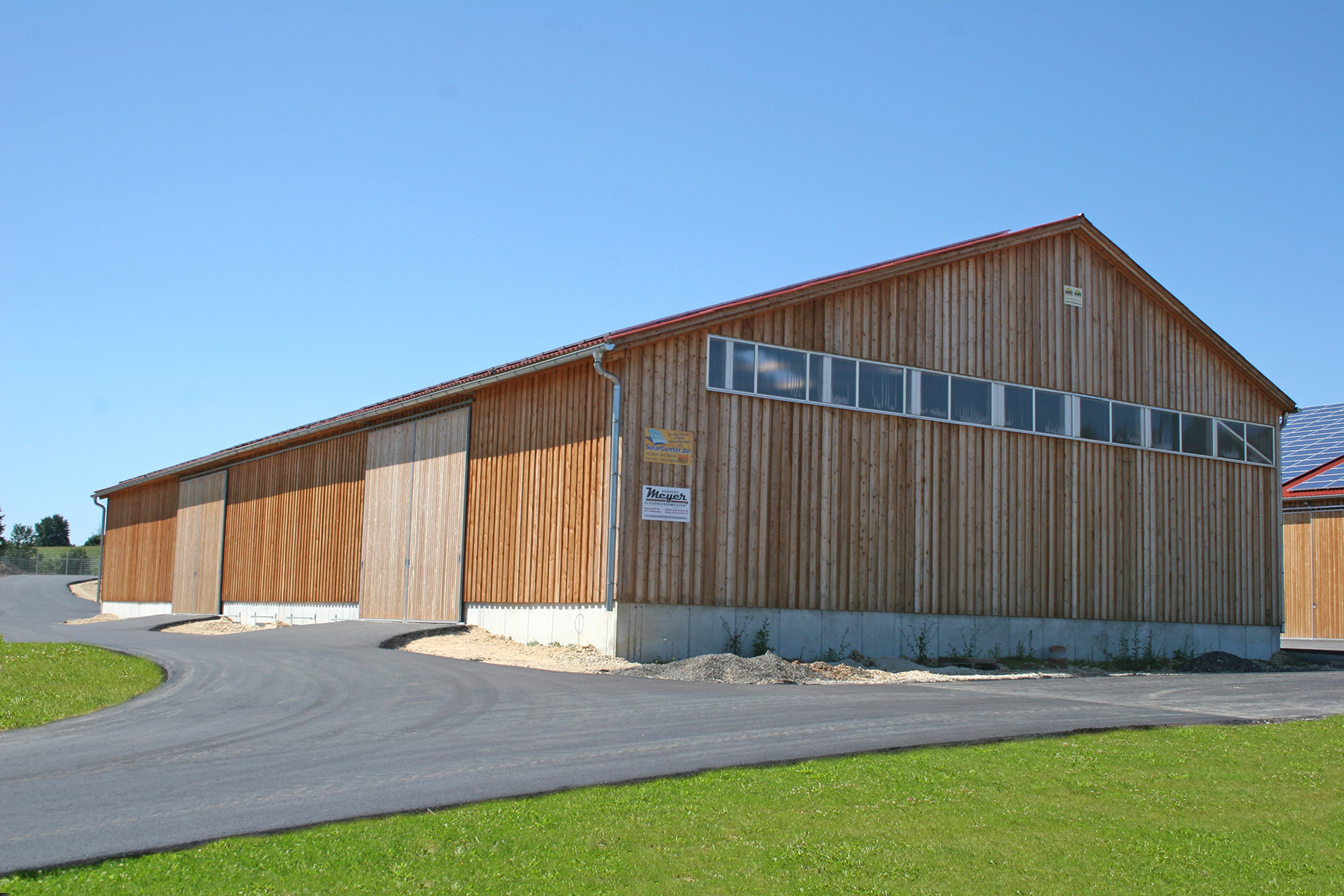 Maschinenhalle mit Holzverkleidung