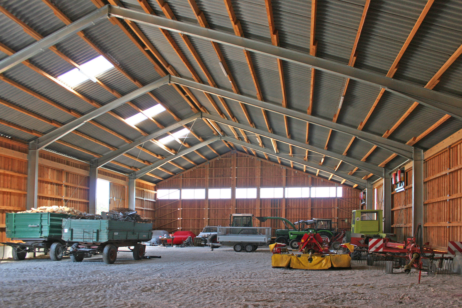 Maschinenhalle mit Stahlrahmen