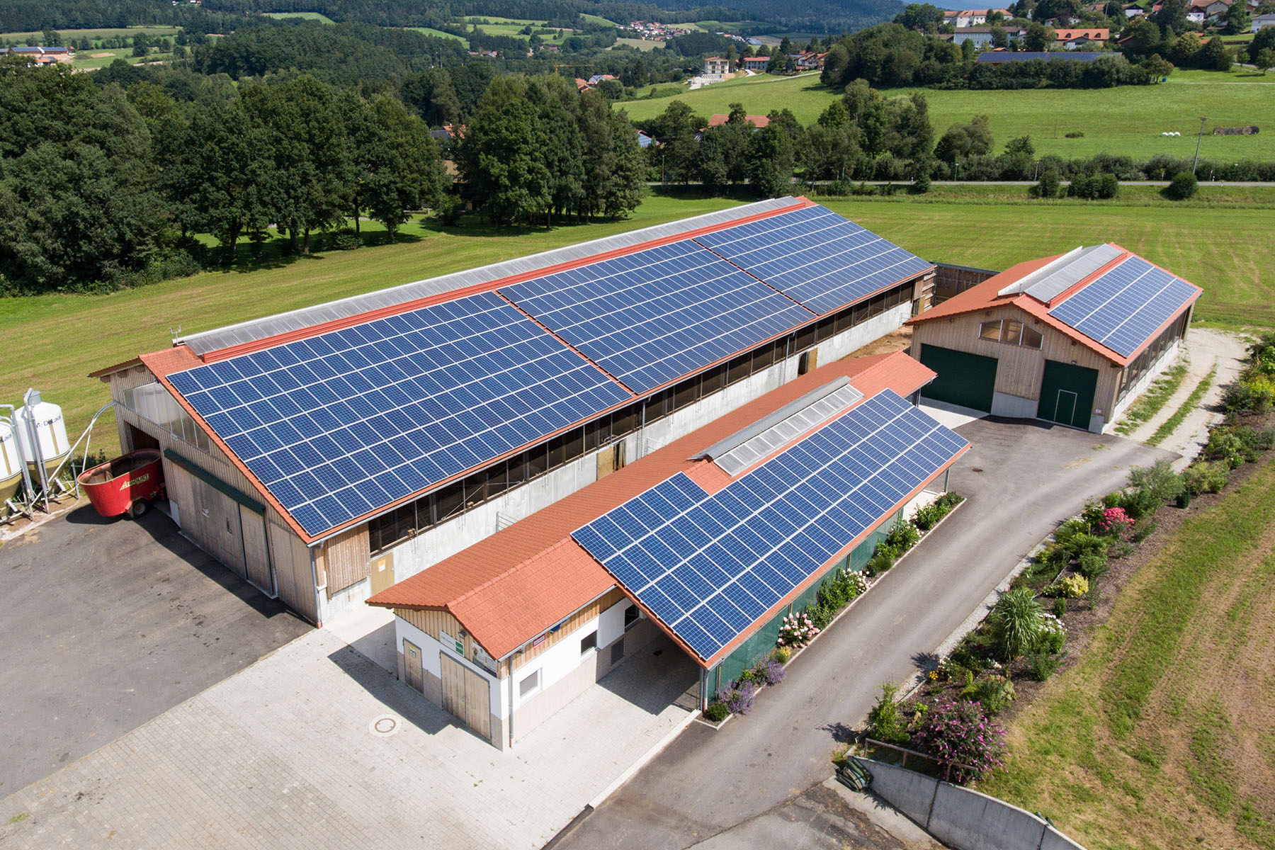 Kälberstall mit Photovoltaikanlage