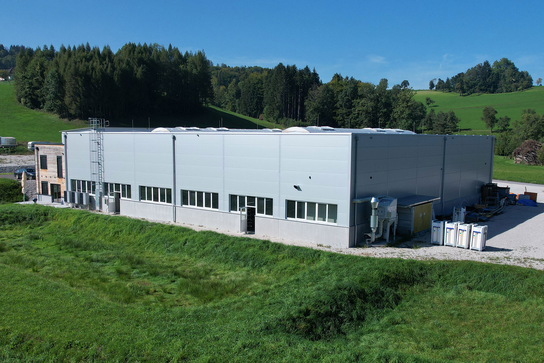 Produktionshalle mit Büro