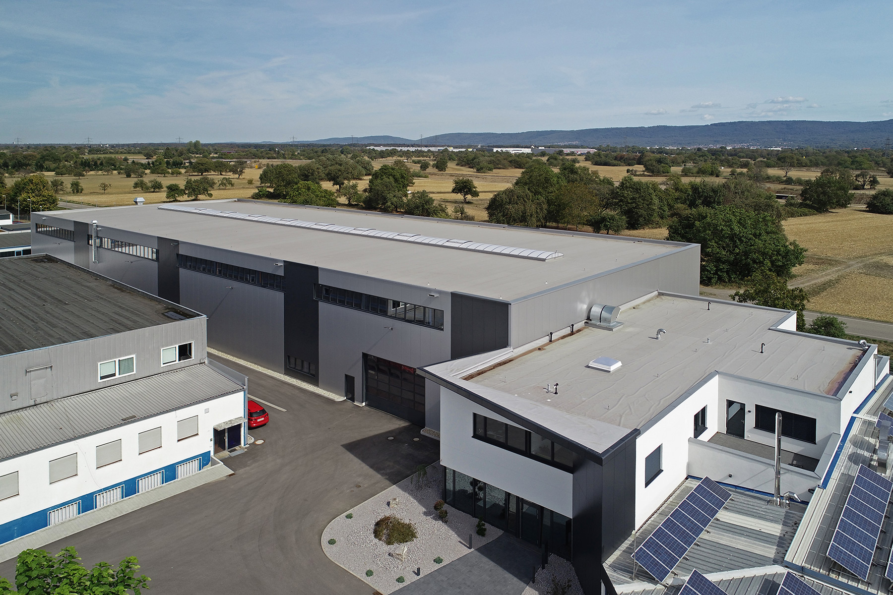 Produktionshalle mit Büro