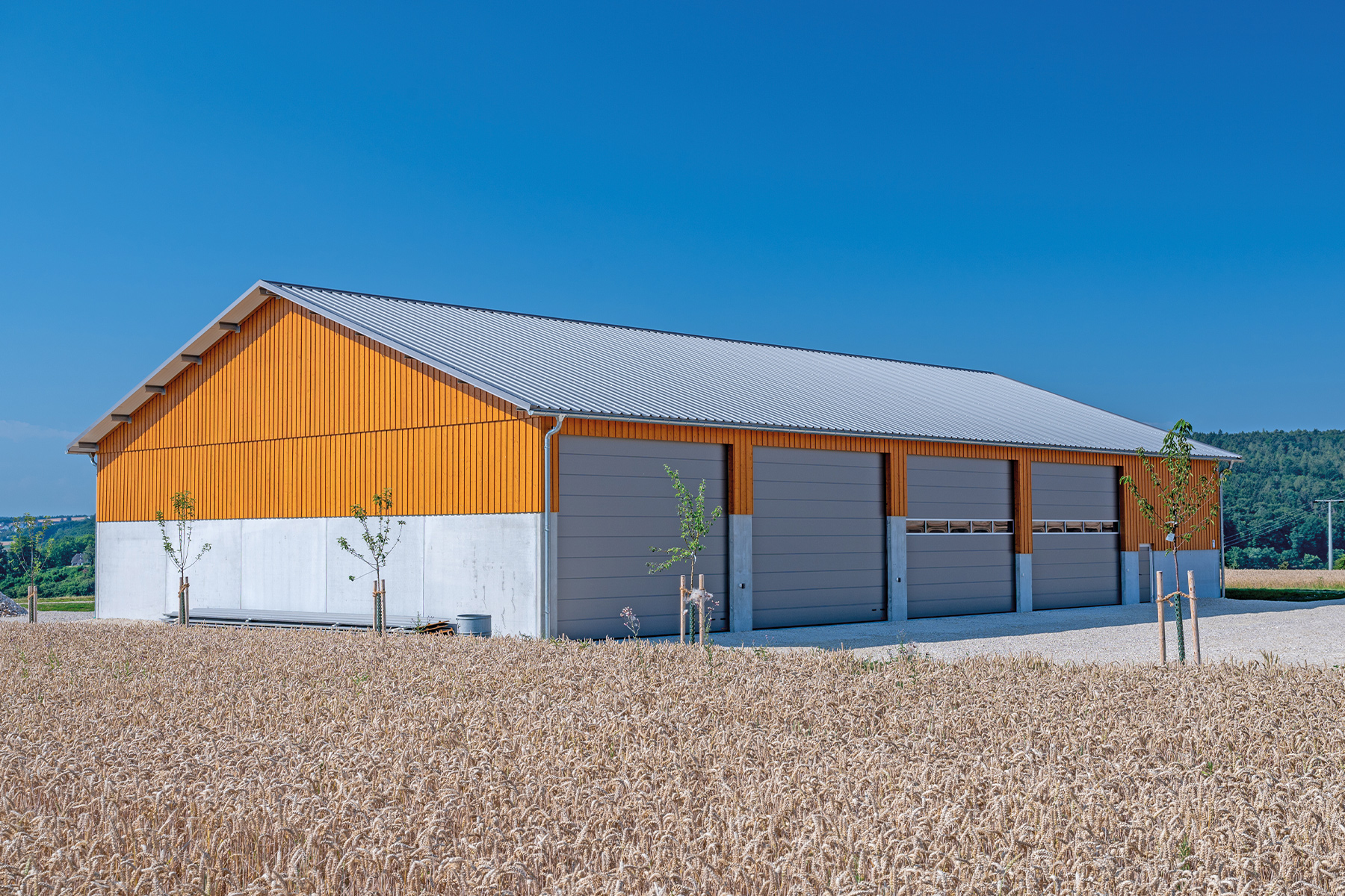 Lagerhalle mit Buero
