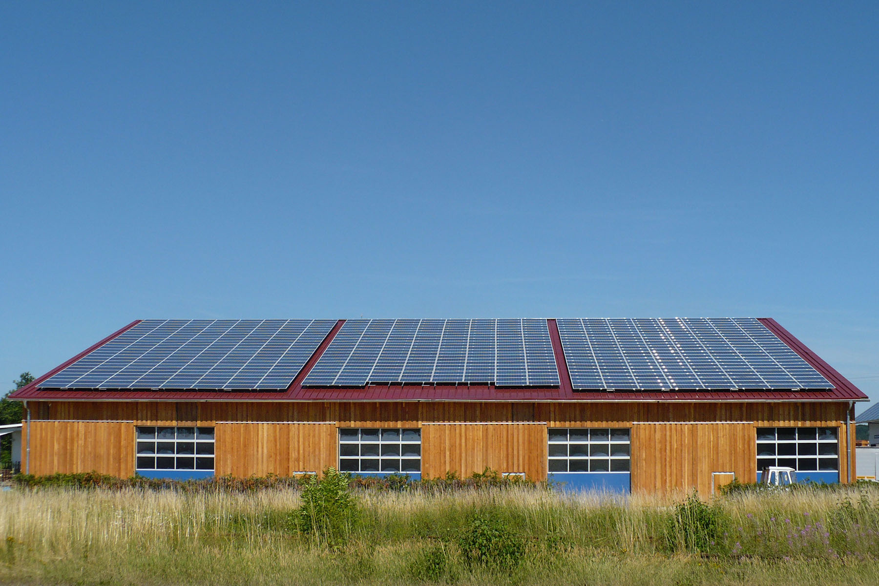 Maschinenhalle mit Photovoltaik