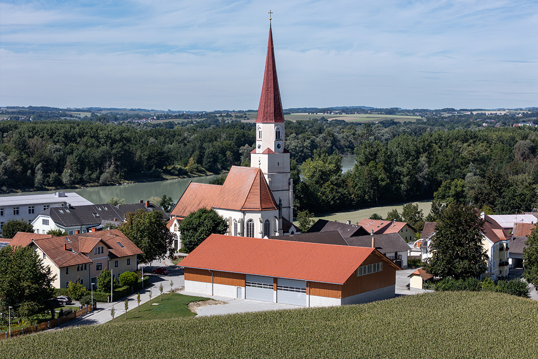 heller, moderner Pferdestall