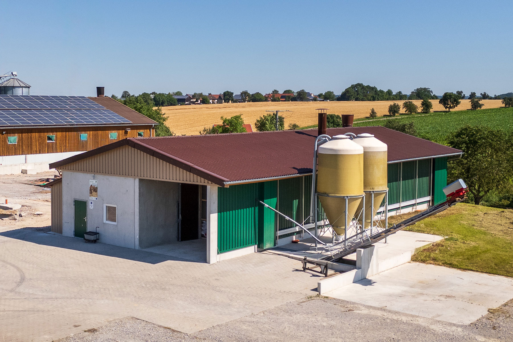 Maschinenhalle mit Holzverkleidung