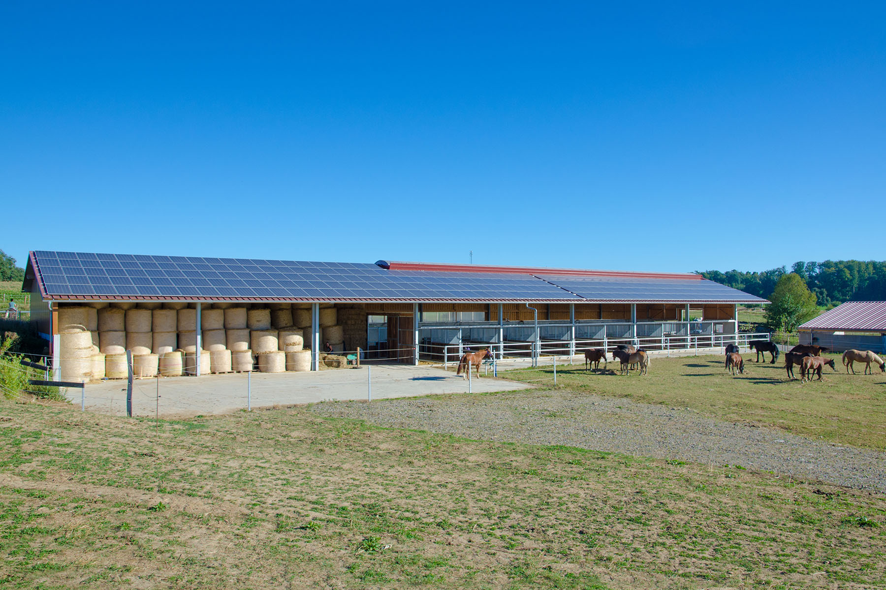 Pferdestall mit Bergehalle