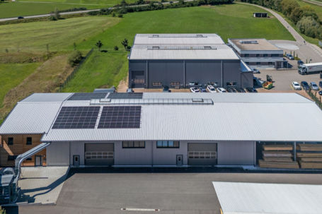 Produktionshalle mit Büro