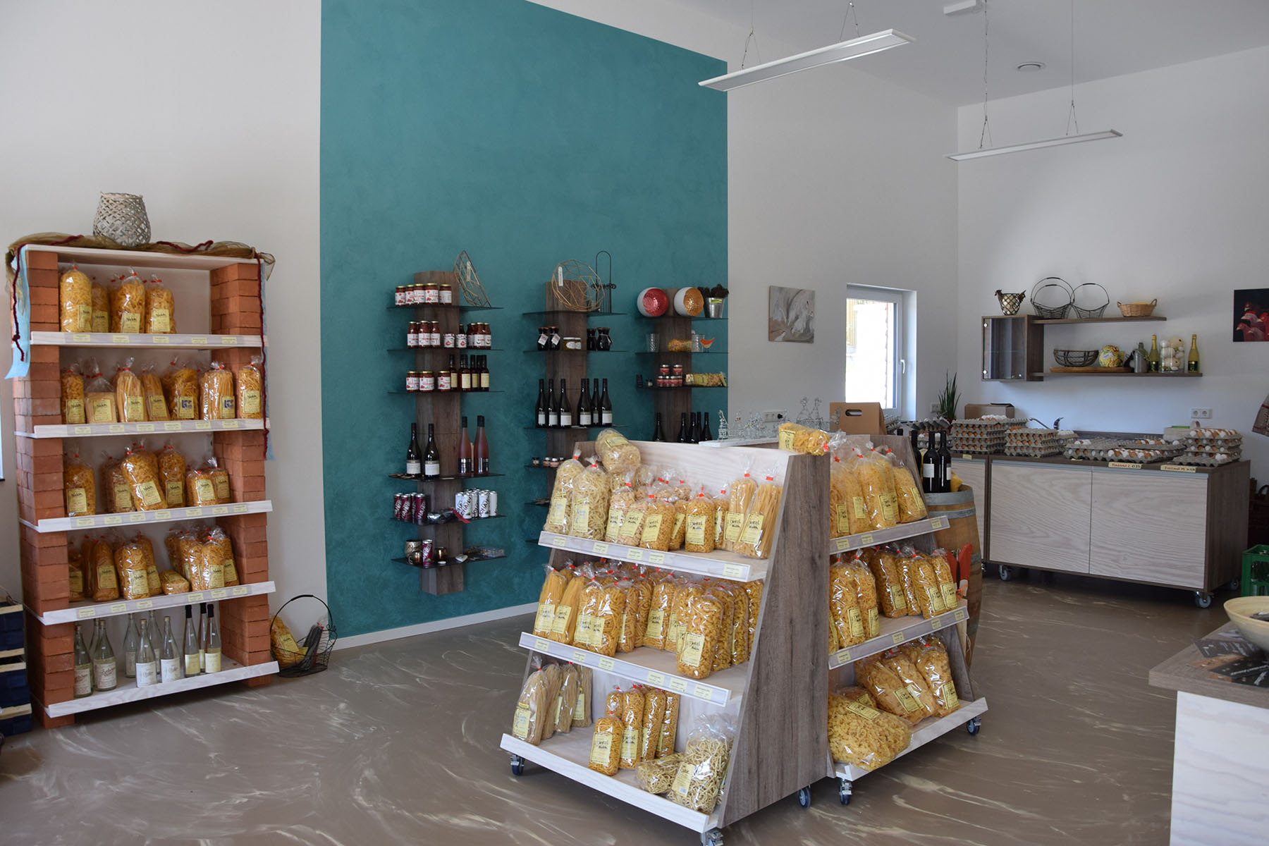 Produktionshalle mit Verkauf