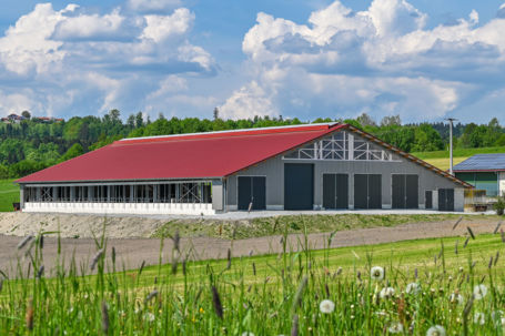 Maschinenhalle mit Holzverkleidung