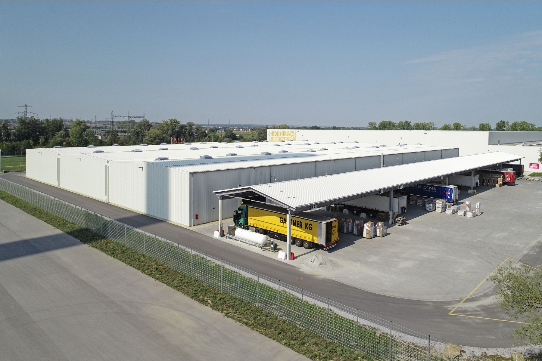 Logistikhalle Milchviehstall mit Cafe