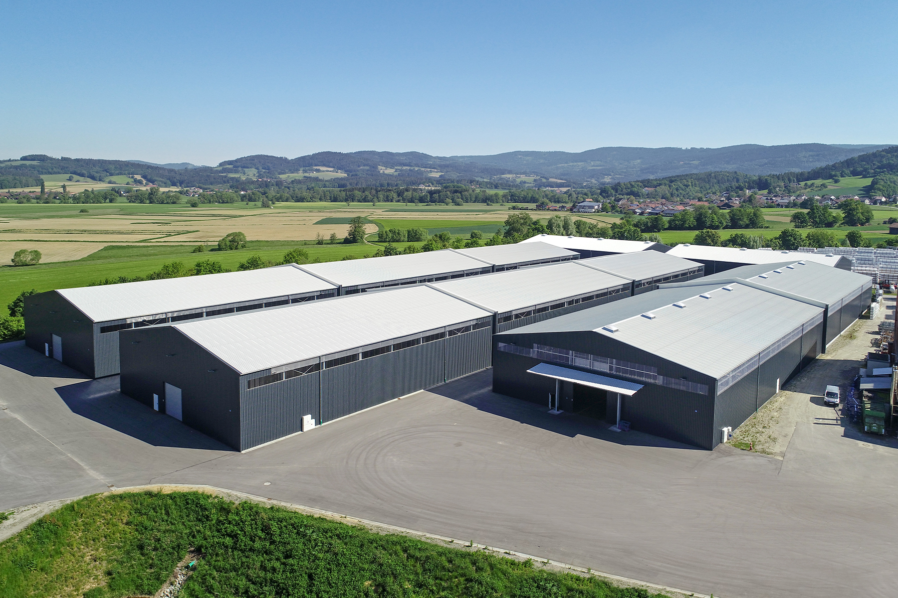 Lagerhalle mit Büro