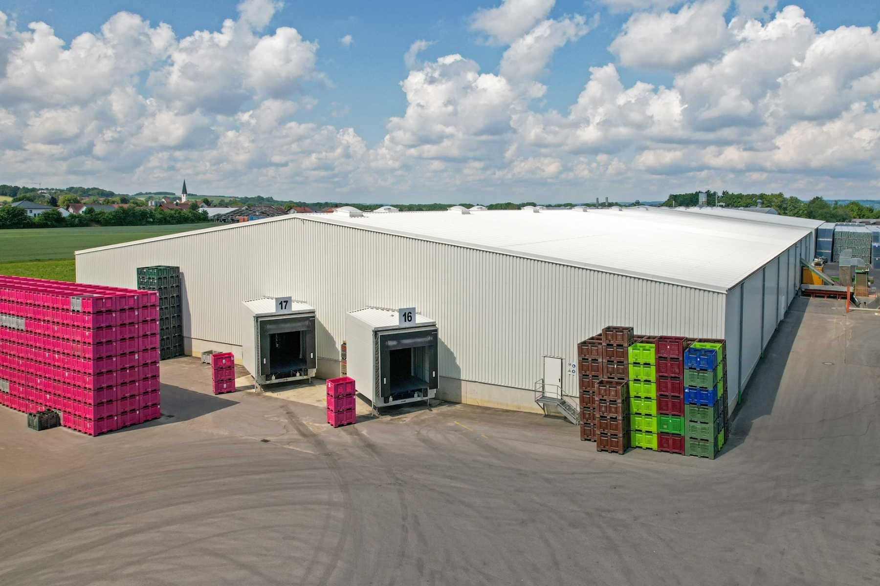 Produktionshalle mit Büro