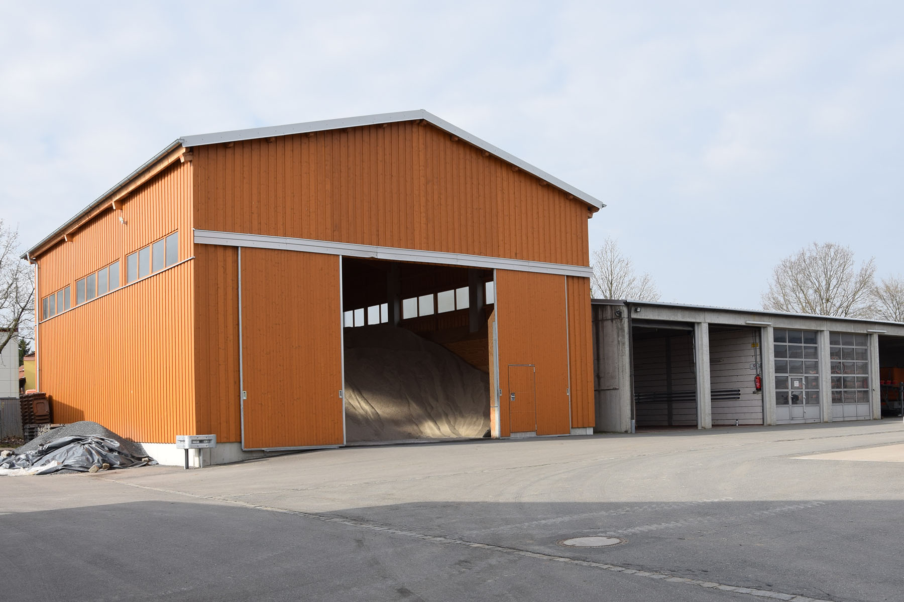 Salzlagerhalle mit Holzverkleidung