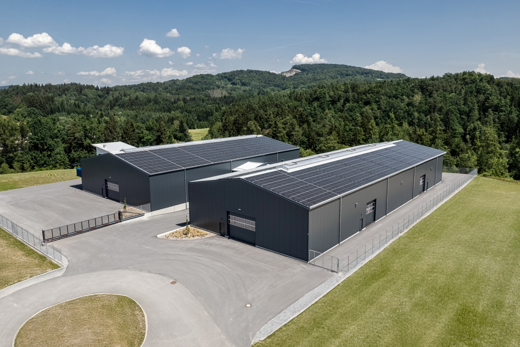 Produktionshalle mit Büro