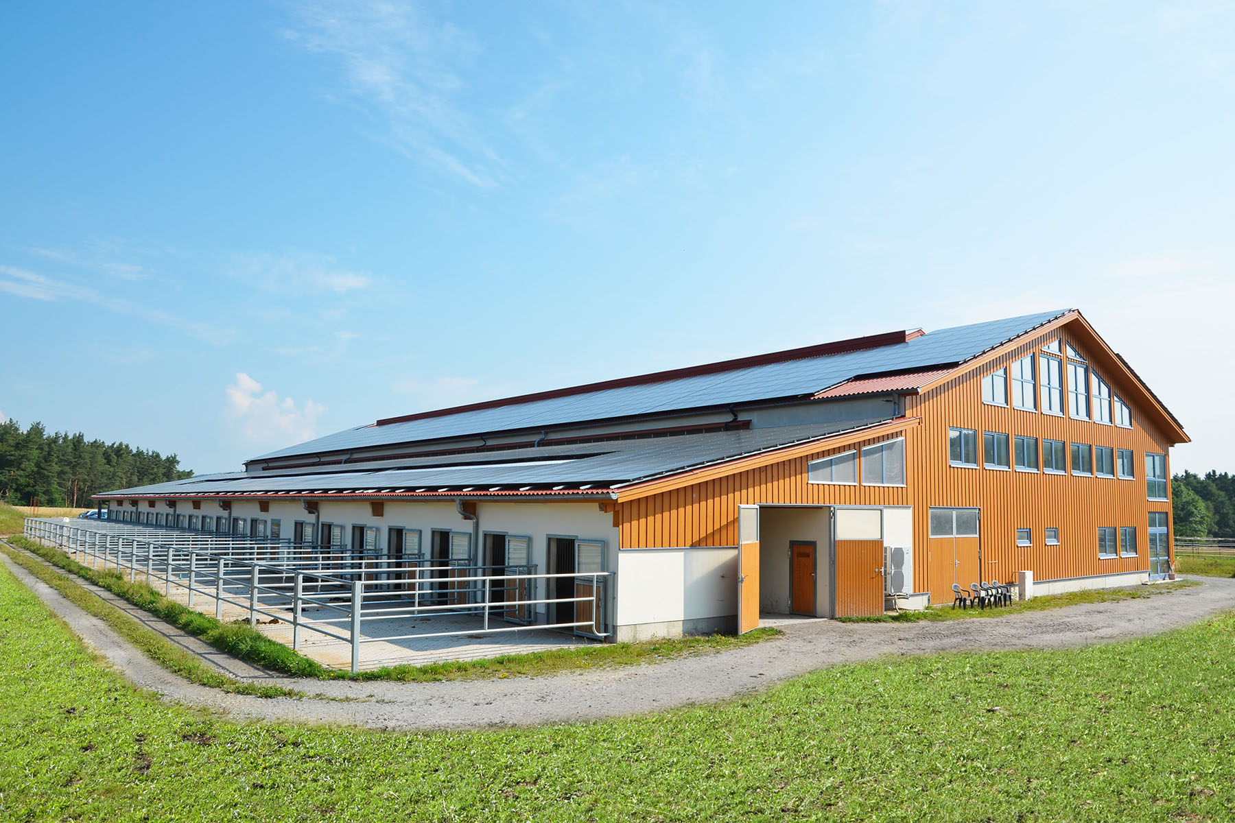 Reithalle mit Stahlkonstruktion