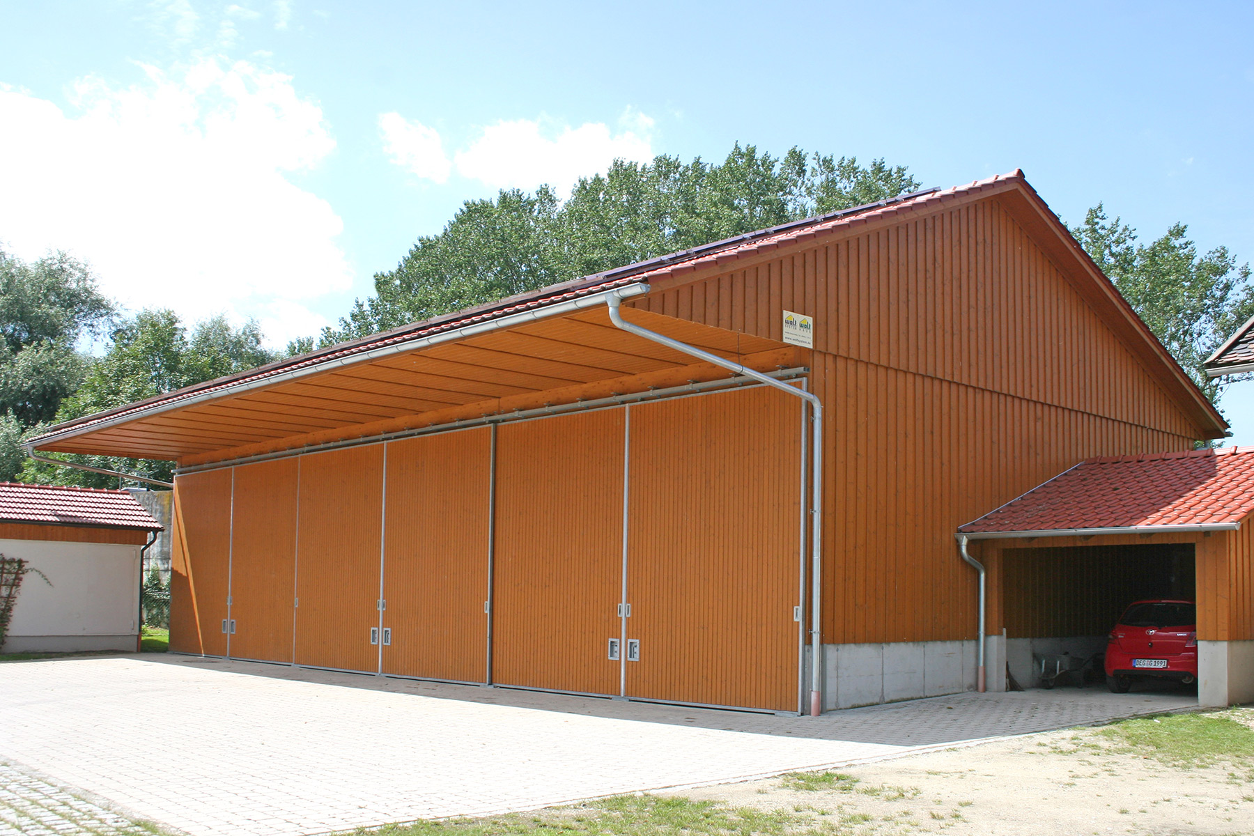 Maschinenhalle mit Schiebetoren