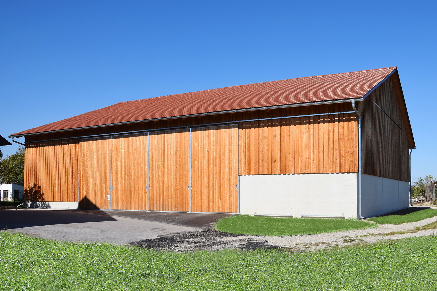 Maschinenhalle mit Ziegeleindeckung