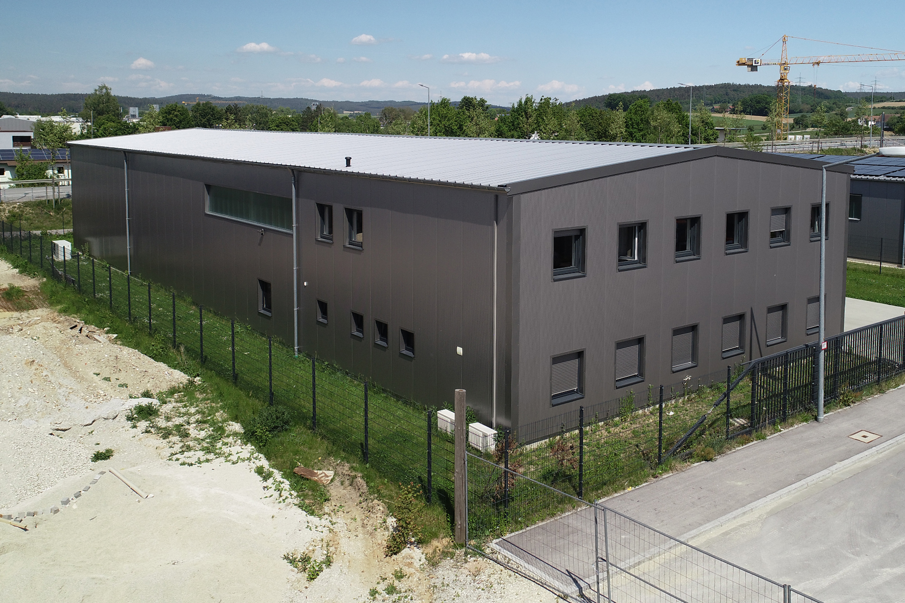 Lagerhalle mit Buero