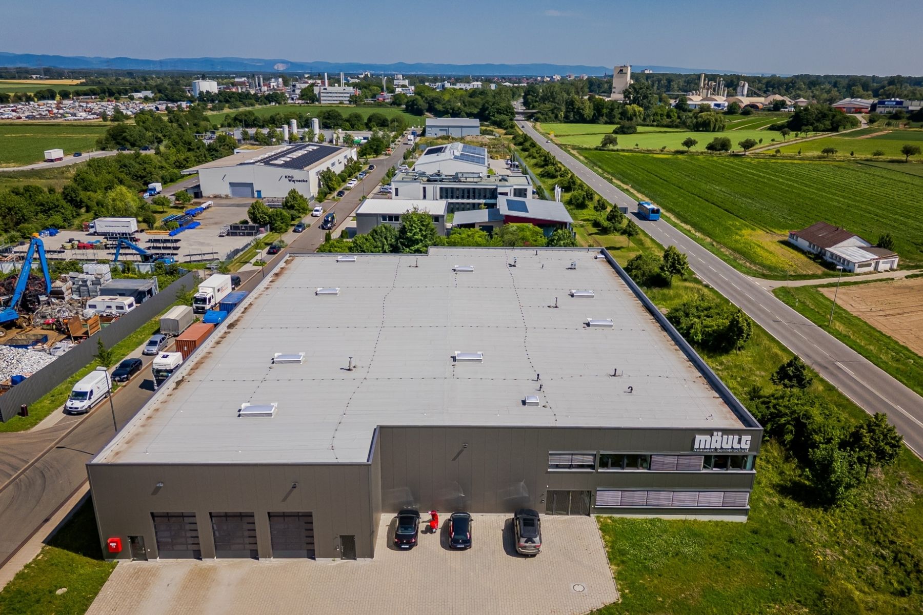 Produktionshalle mit Büro