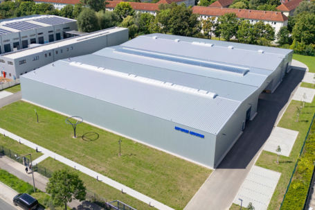 Produktionshalle mit Büro