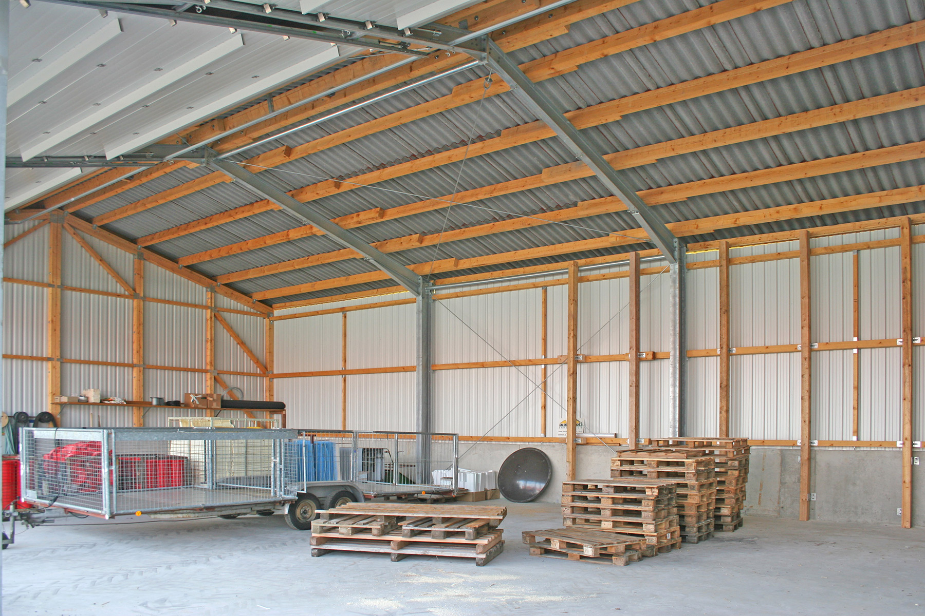 Maschinenhalle mit Stahlrahmen