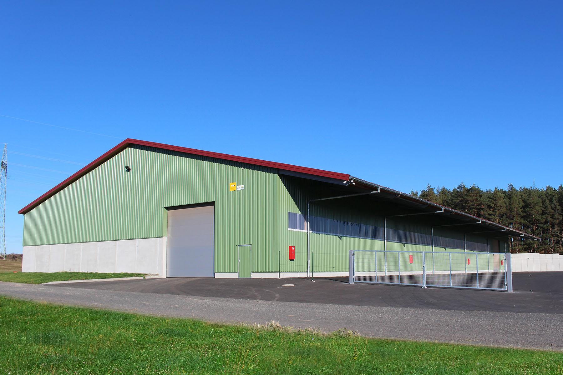 Lagerhalle mit Trapezblechverkleidung