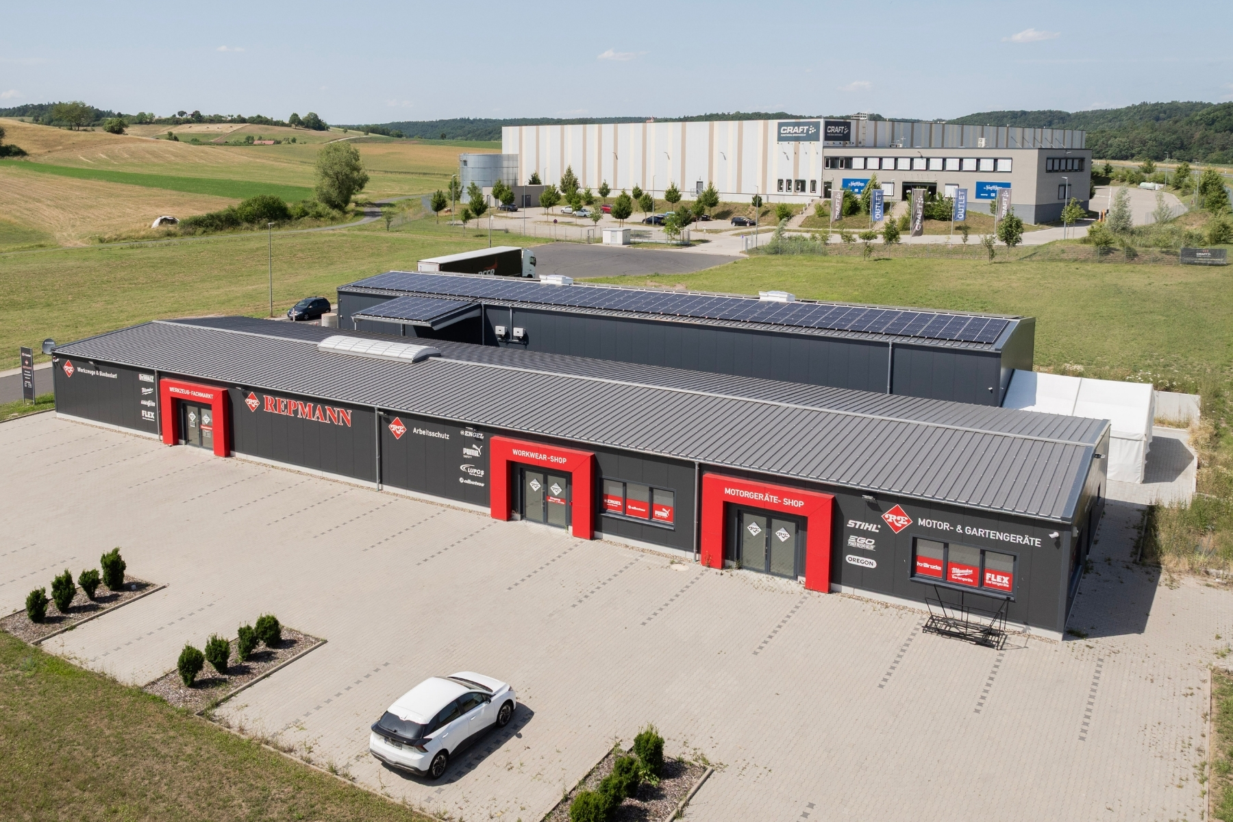 Produktionshalle mit Büro