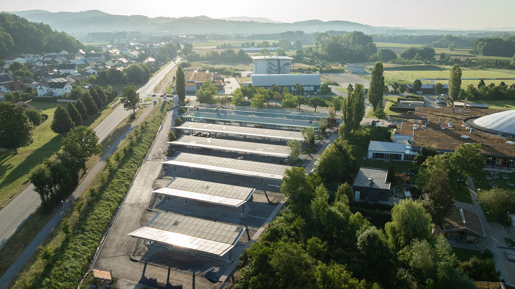 PV-Carports aus Stahl für Elektromobilität