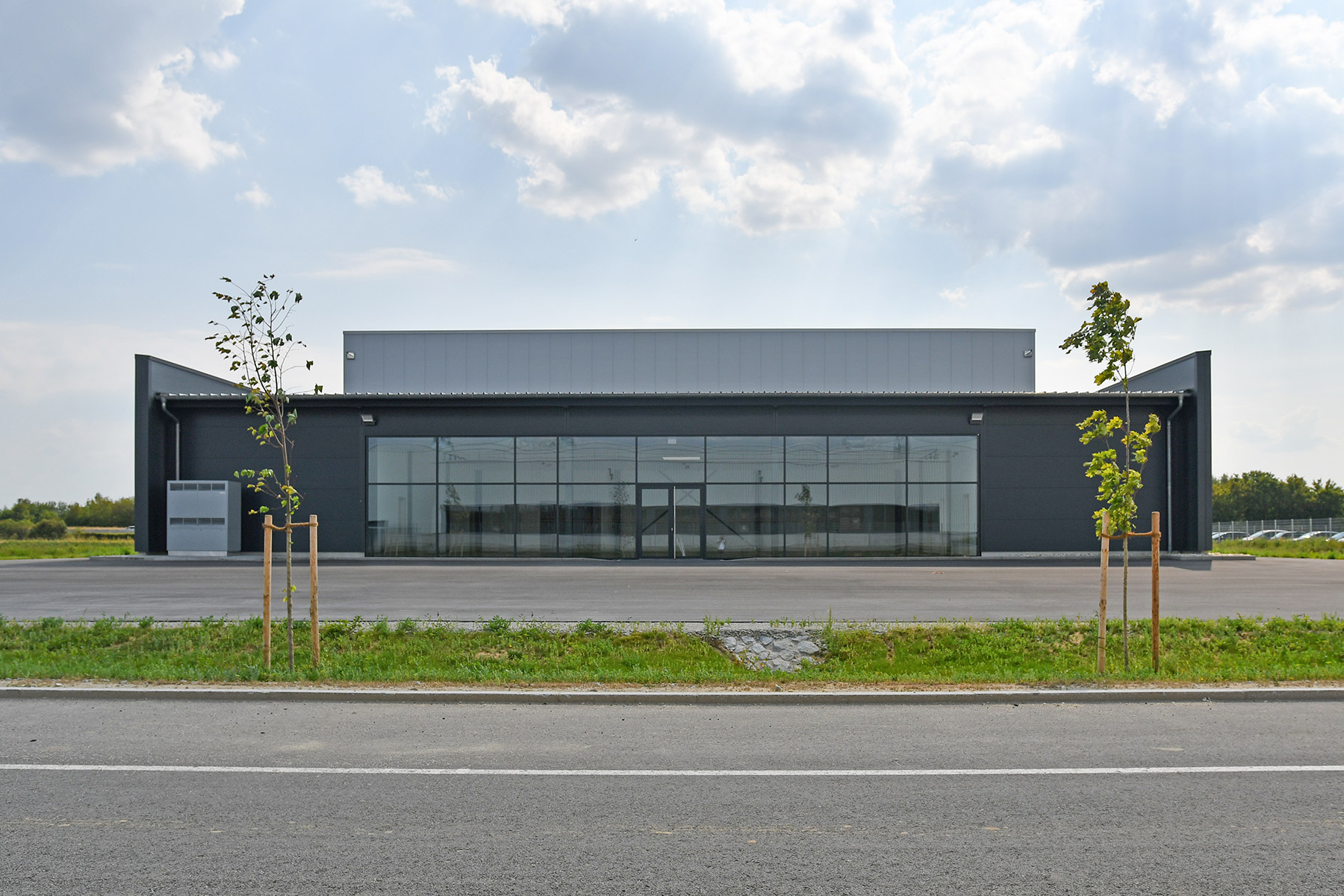 Lagerhalle mit Verkauf