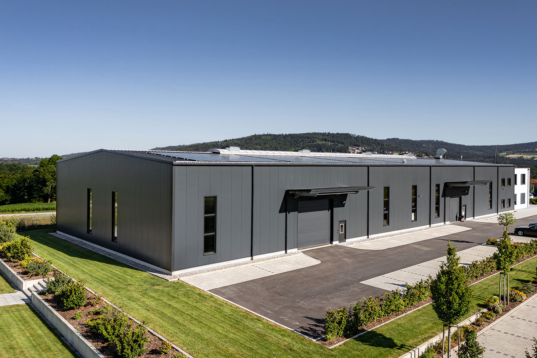 Produktionshalle mit Büro