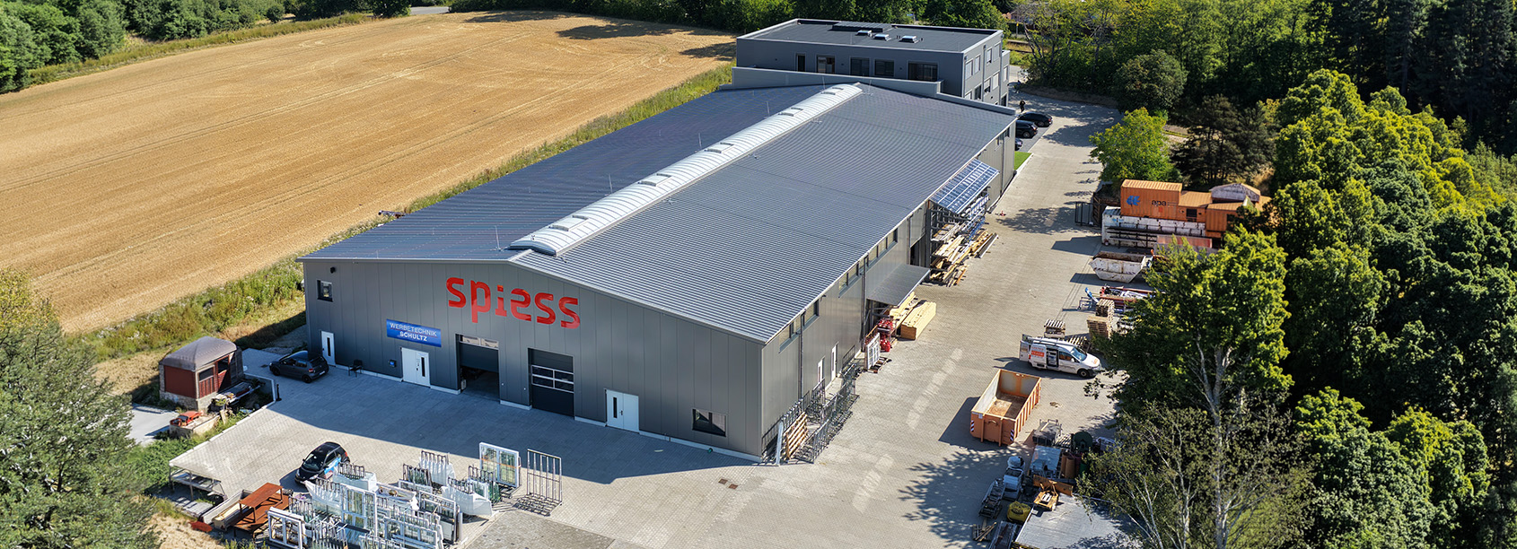 Logistikhalle mit Büro