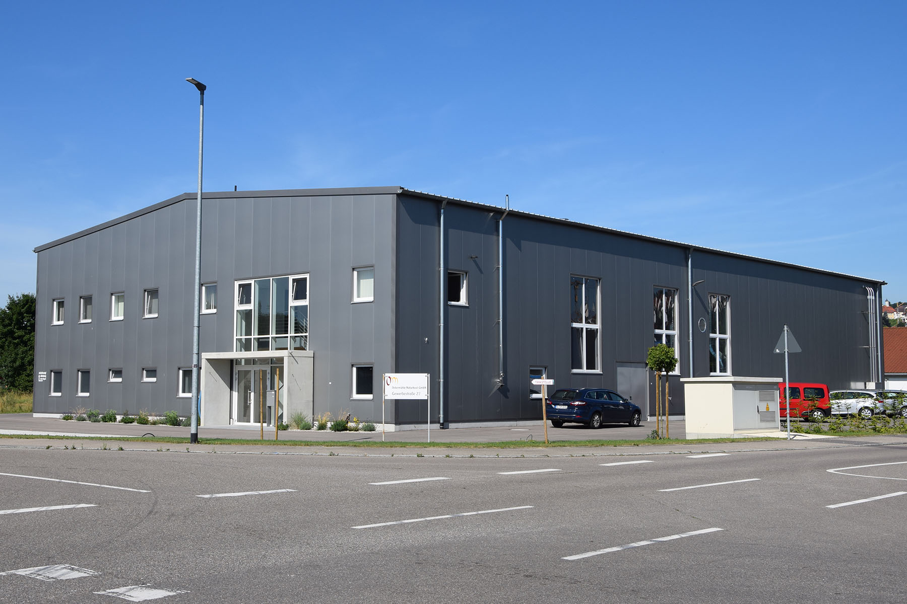 Produktionshalle mit Buero